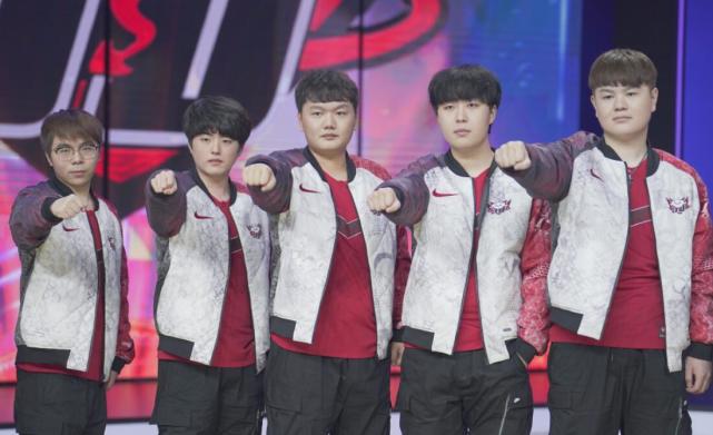 篮下防守以 篮下防守以